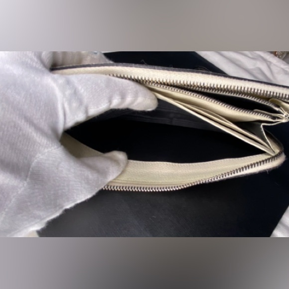 Saint Laurent Beige and Black wallet with gunmetal wristlet chain. - Picture 8 of 12